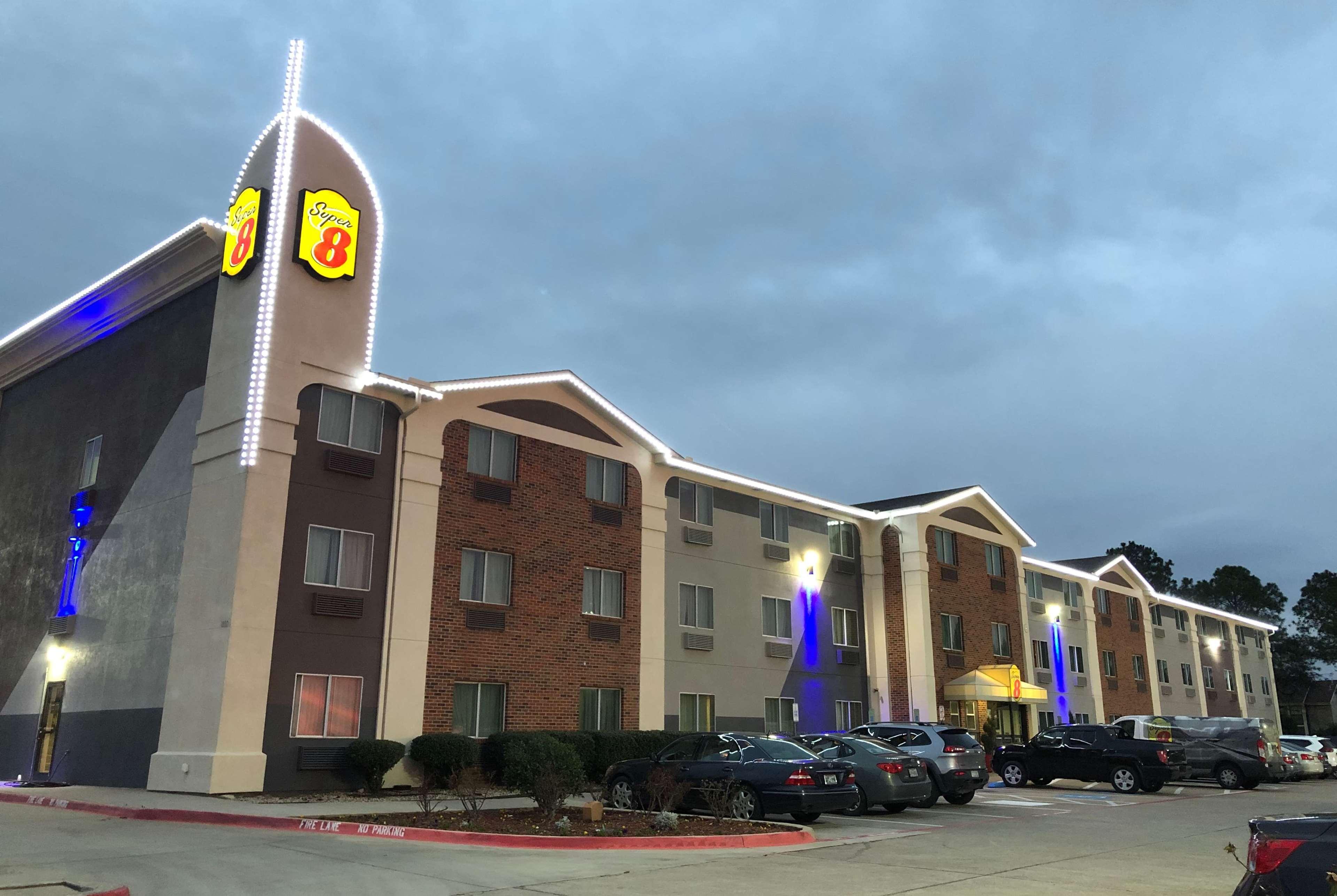 Motel Super 8 By Wyndham Bedford Dfw Airport West Exterior foto