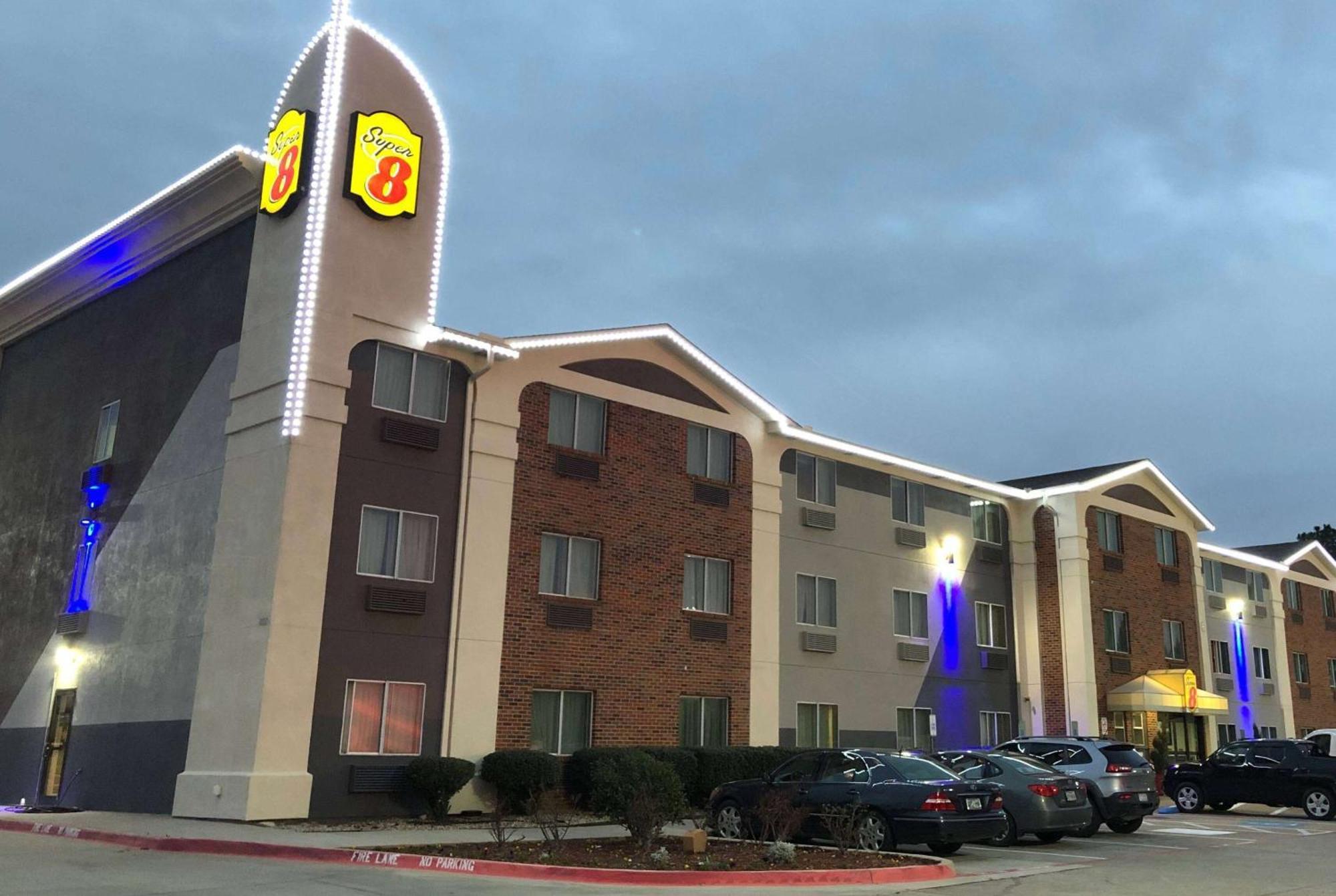 Motel Super 8 By Wyndham Bedford Dfw Airport West Exterior foto